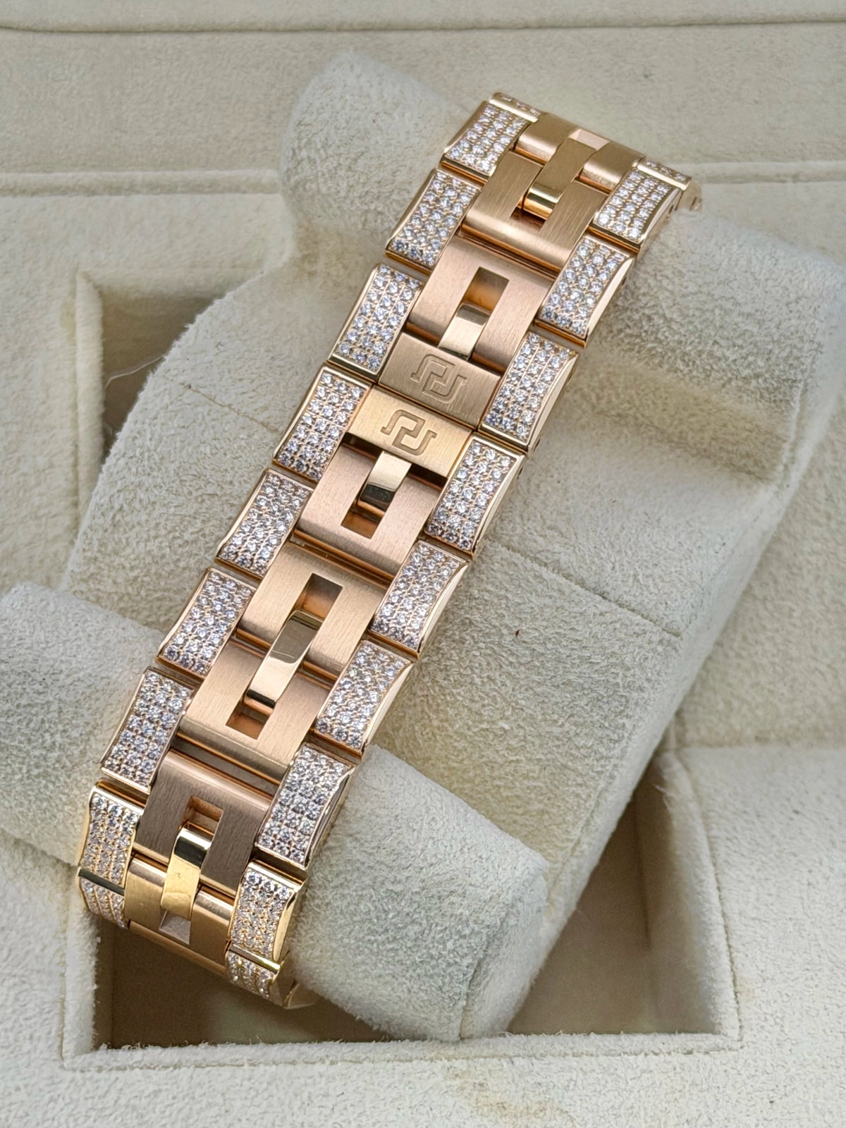 Roger Dubuis Excaliber White Dial on 18K Rose Gold & Diamonds dbex0381 2026