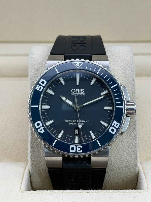 Oris Aquis Date, Blue Dial, 43.5mm, With Bracelet and Strap, Box and Booklet