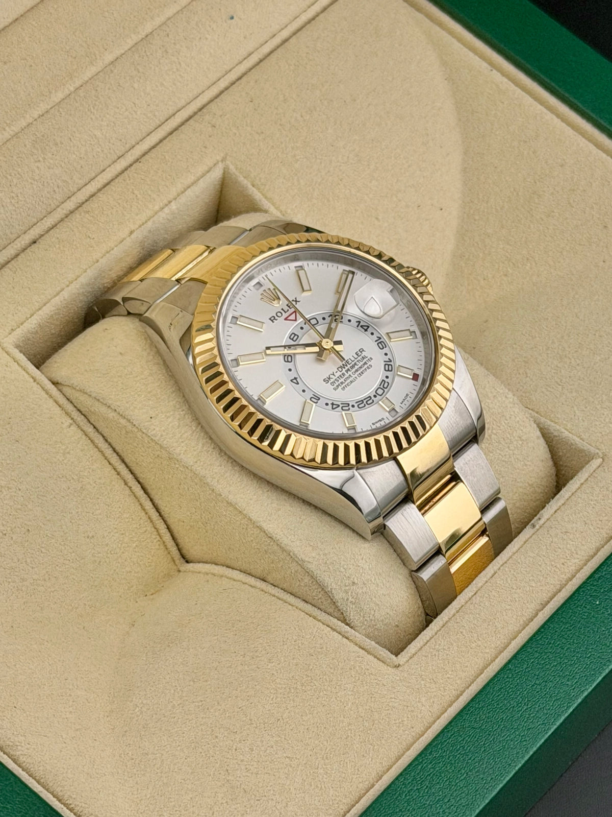 Rolex SkyDweller White Dial on Oyster 326933 Complete 2021