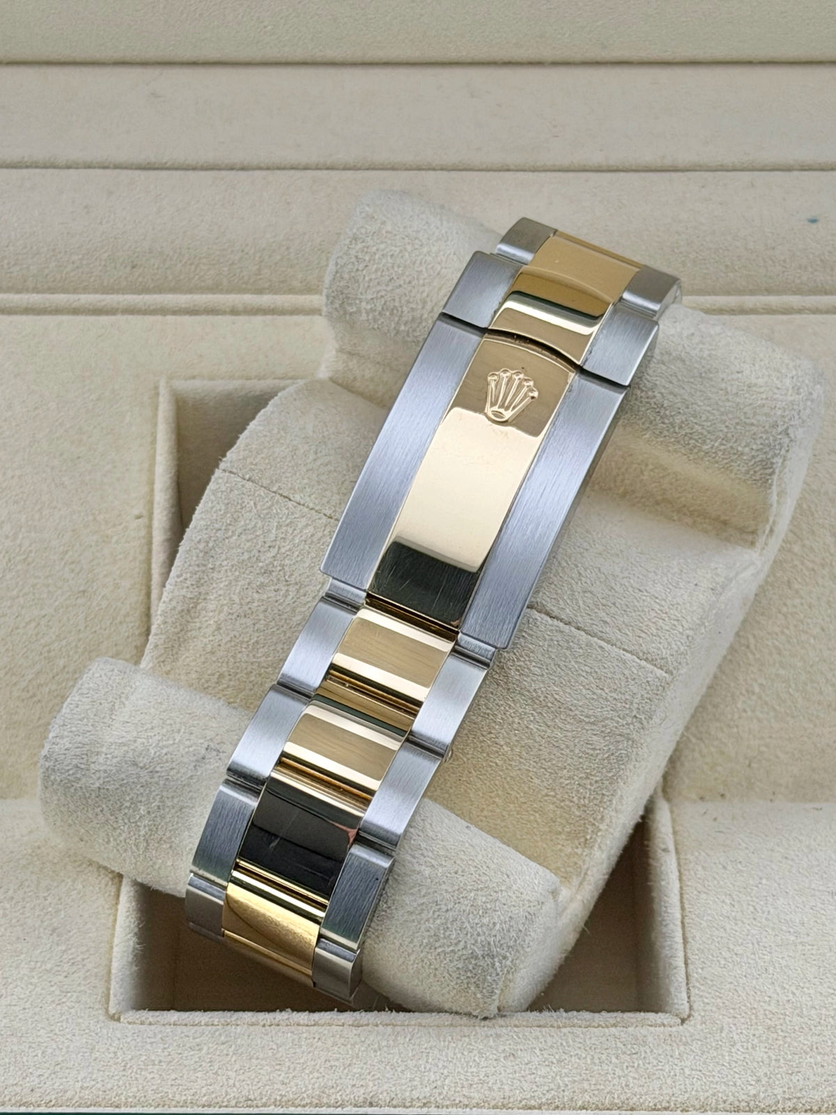 Rolex SkyDweller White Dial on Oyster 326933 Complete 2021