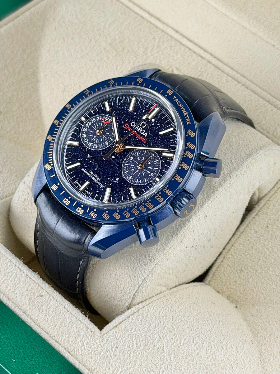 Omega Speedmaster Moonwatch Co-Axial Master Chronometer Moonphase Chronograph Blue Side Of The Moon Blue Dial on Leather Strap 304.93.44.52.03.002 Complete 2020