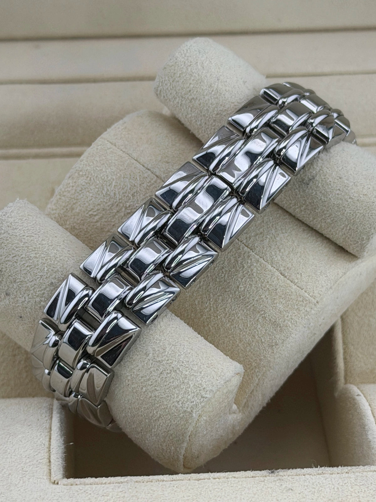 Patek Philippe Sculpture White Dial on Bracelet 5091/1A Archives and Box 1999