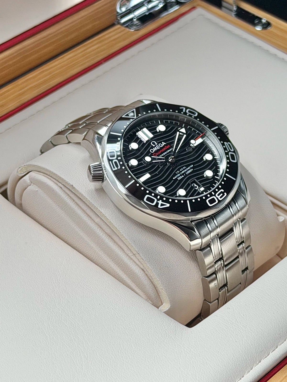 Omega Seamaster Diver 300M Co-Axial Master Chronometer Black Dial on Bracelet 210.30.42.20.01.001 Complete 2025