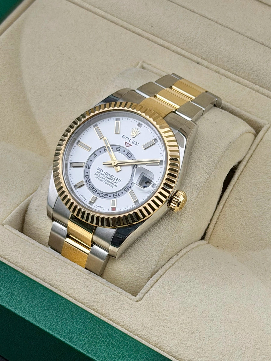 Rolex SkyDweller White Dial on Oyster 326933 Complete 2021