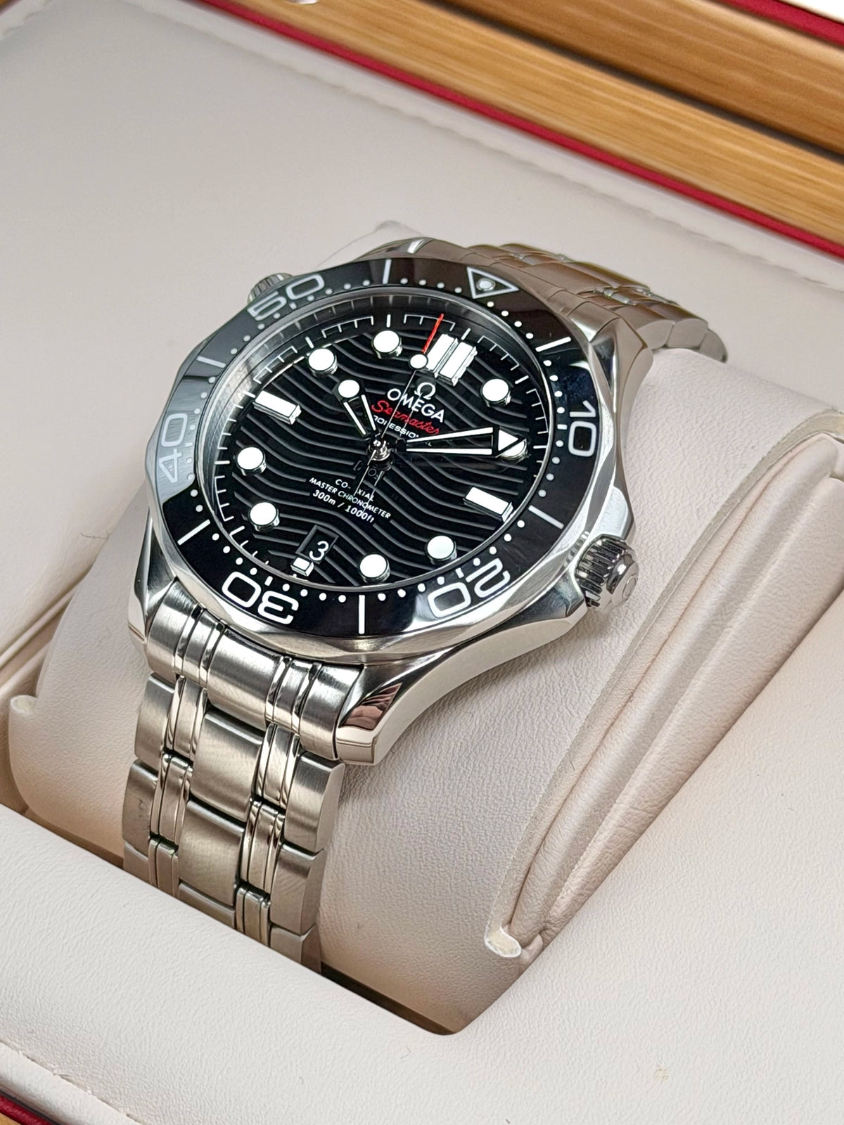 Omega Seamaster Diver 300M Co-Axial Master Chronometer Black Dial on Bracelet 210.30.42.20.01.001 Complete 2025