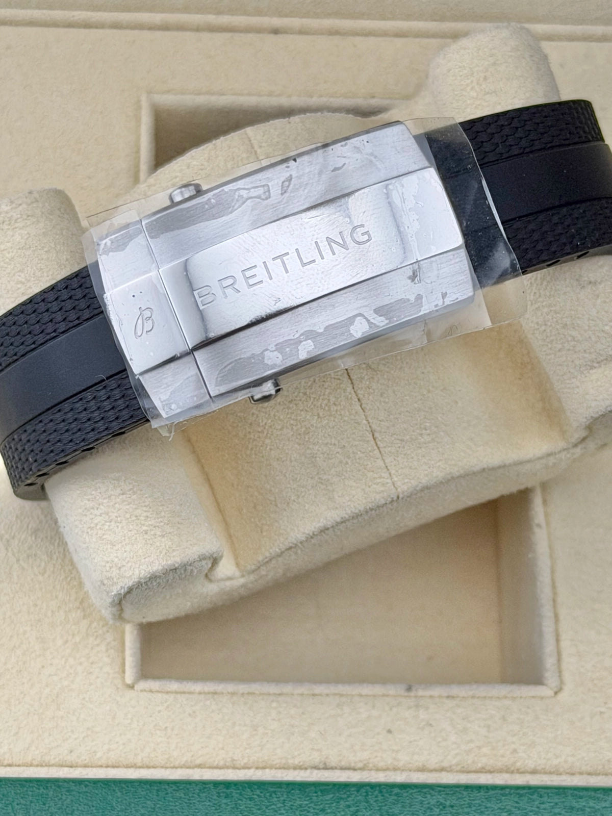 Breitling Superocean Automatic Black Dial on Rubber Strap A17375211B1S1 Complete 2026